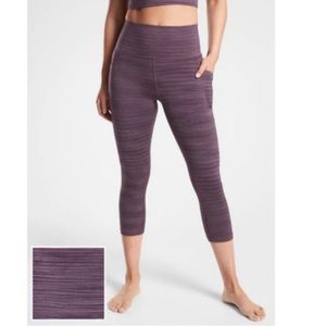 Athleta Salutation Stash Pocket II Space Dye Capri Leggings Size Small